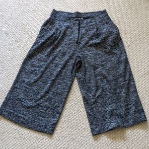 Worn Gap wide leg capri pants